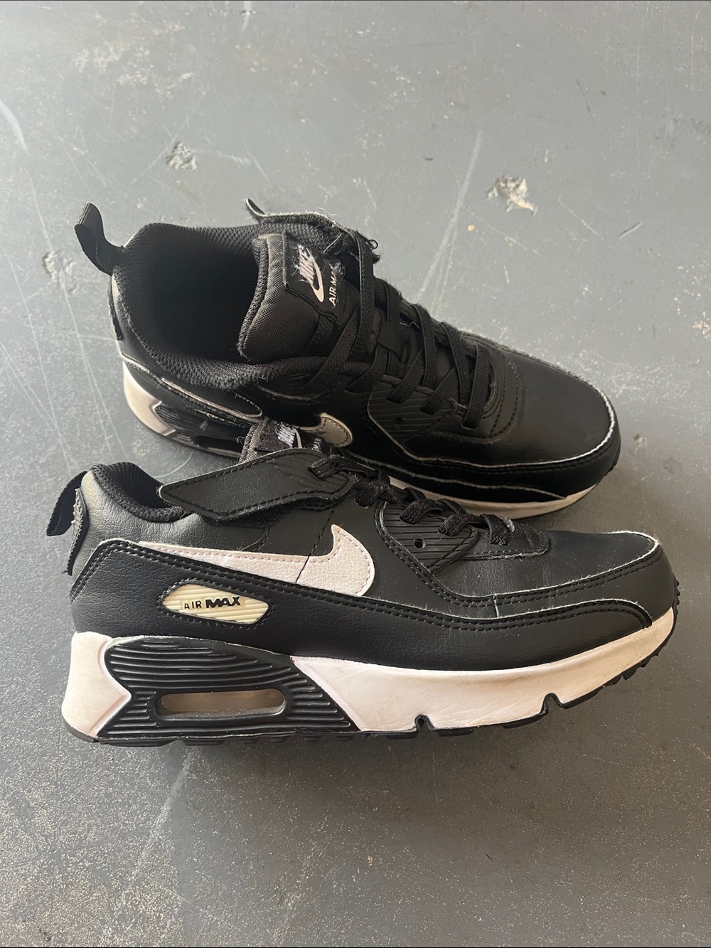 Nike Black and White Air Max boys size 3 Sneakers